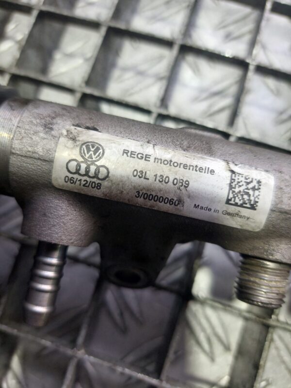 Rampa injectoare Volkswagen Audi Seat 2.0 TDI cod 03L130089