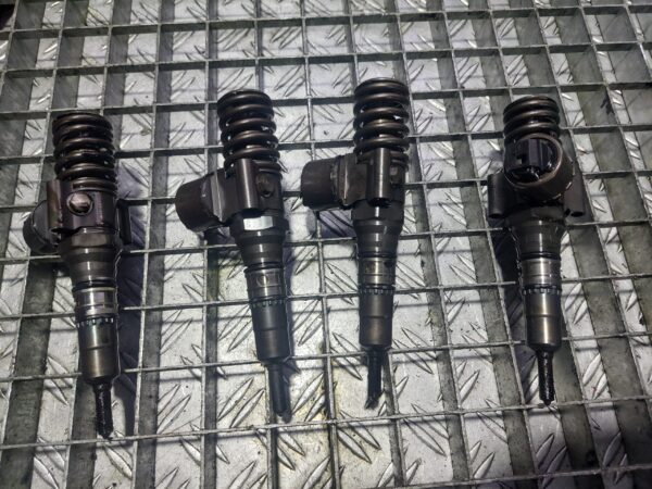 Injector bosch Skoda Volkswagen Seat Audi 2.0 tdi cod 03g130073G+