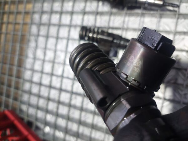 Injector bosch Skoda Volkswagen Seat Audi 2.0 tdi cod 03g130073G+