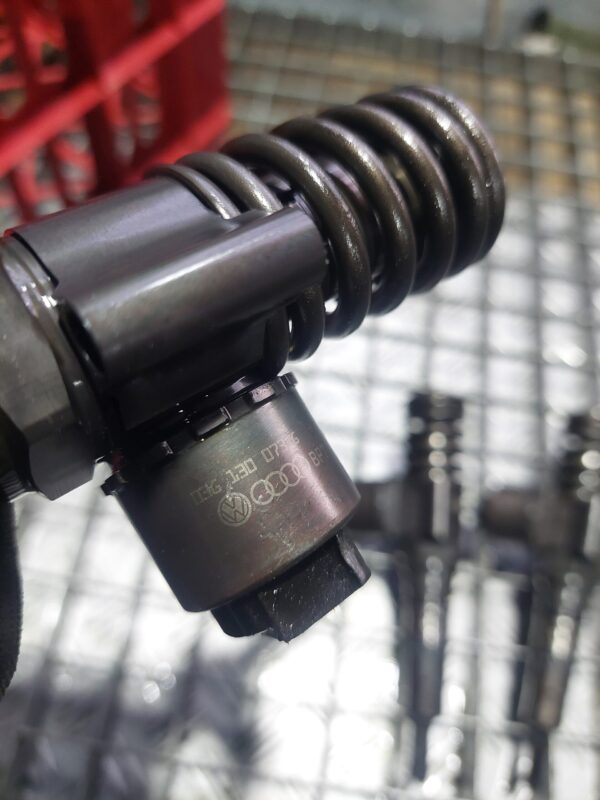 Injector bosch Skoda Volkswagen Seat Audi 2.0 tdi cod 03g130073G+