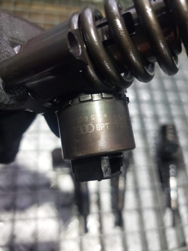 Injector bosch Skoda Volkswagen Seat Audi 2.0 tdi cod 03g130073G+