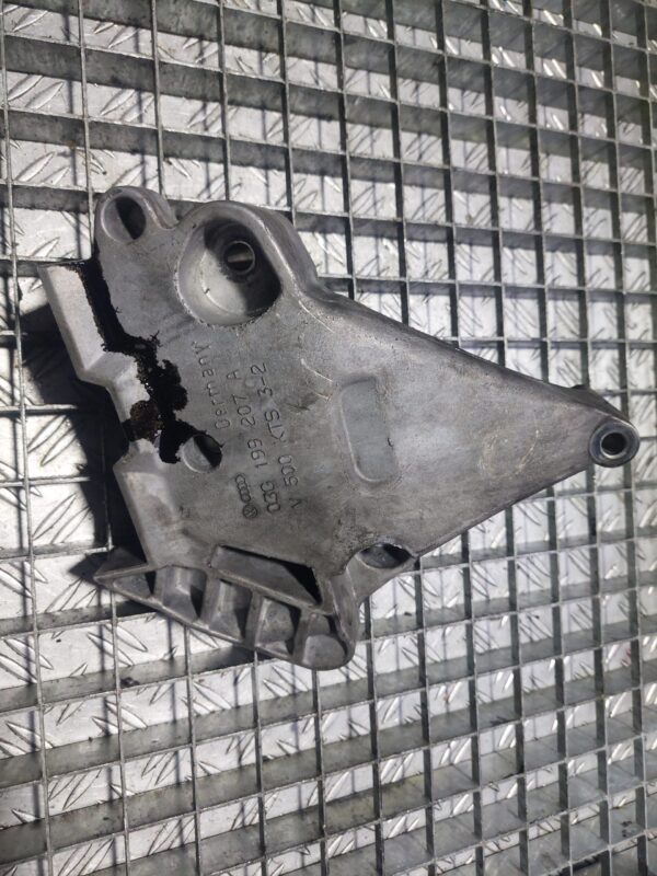 Suport motor Volkswagen Audi 1.9 TDI cod 03G199207A