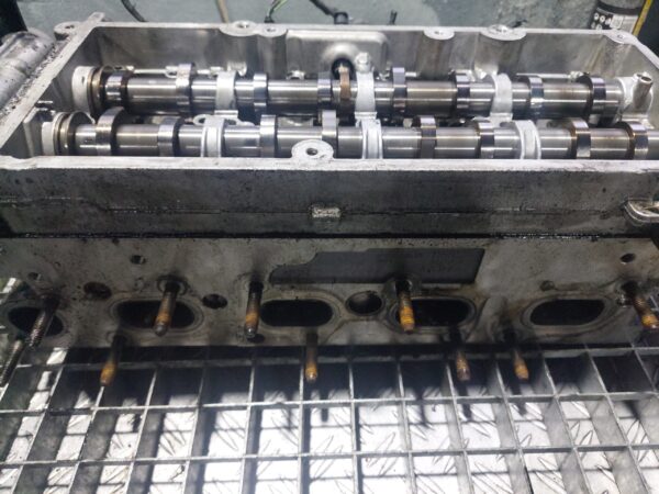 Chiulasa completa cu axe Audi Seat Volkswagen 2.0 tdi cod 04L103064E