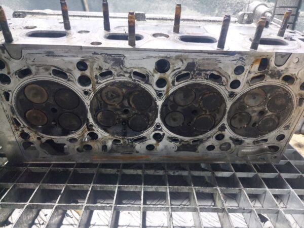 Chiulasa completa cu axe Audi Seat Volkswagen 2.0 tdi cod 04L103064E