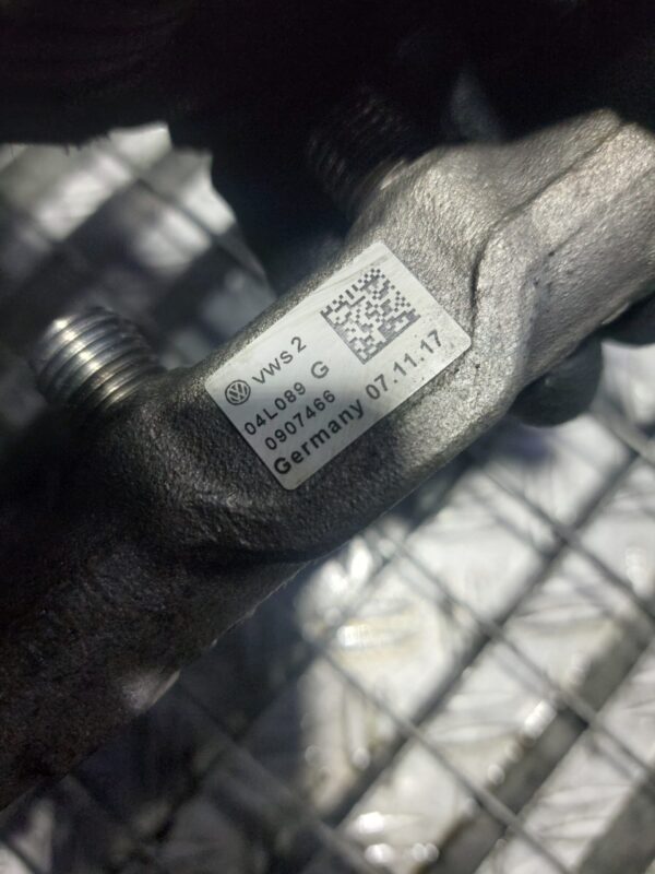 Rampa injectoare cu senzor Volkswagen Audi Seat 2.0 TDI cod 04L089G