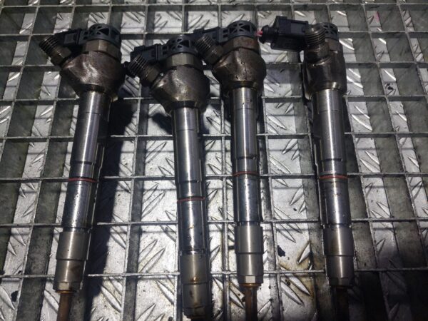 Injector Audi Volkswagen Skoda 2.0 Motorina cod 04L130277AC 0445110469