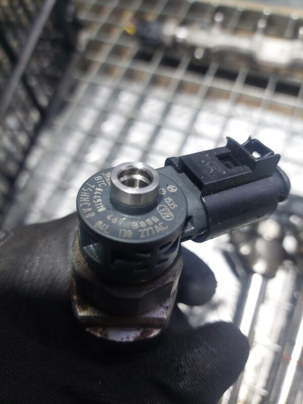 Injector Audi Volkswagen Skoda 2.0 Motorina cod 04L130277AC 0445110469