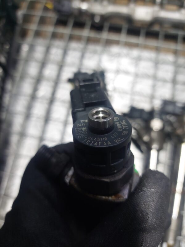 Injector Audi Volkswagen Skoda 2.0 Motorina cod 04L130277AC 0445110469