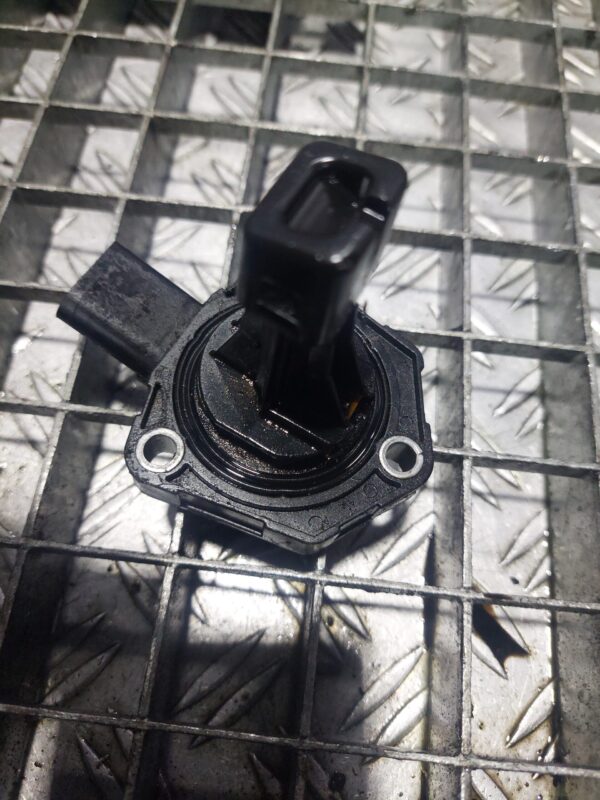 Senzor nivel ulei baie Skoda Volkswagen Audi 2.0 TDI cod 04L907660C