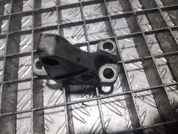 Suport pompa injectie BMW F25 X3 2.0 d B47C20B cod 8511628
