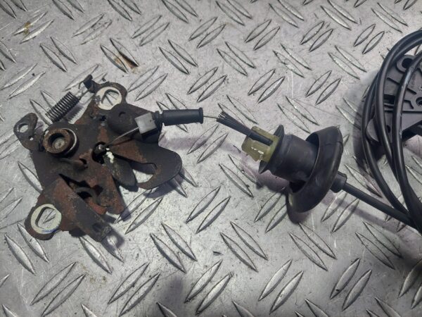 Cablu deschidere capota cu broasca Peugeot 508 1.6 hdi cod motor 9hl