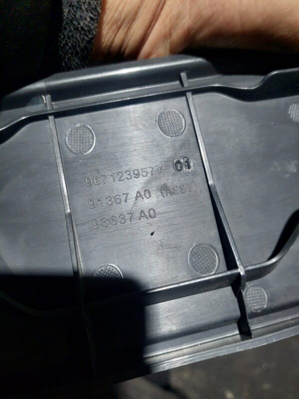 20250327_191126-scaled-1.jpg Ornament portbagaj Peugeot 508 1.6 hdi cod 9671239577