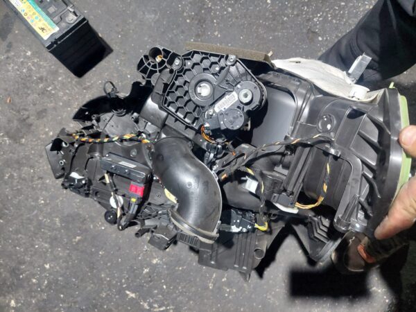 20250327_191617-scaled-1.jpg Aeroterma completa Peugeot 508 1.6 hdi cod 9688246480