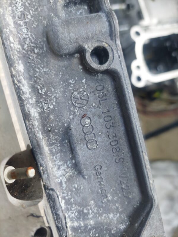Chiulasa cu axe came 2.0 tdi passat B8 cod motor DTU cod 05L103308S