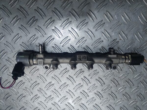 Rampa injectoare cu regulatoare Volkswagen Skoda Audi Seat 2.0 Tdi cod 05L089