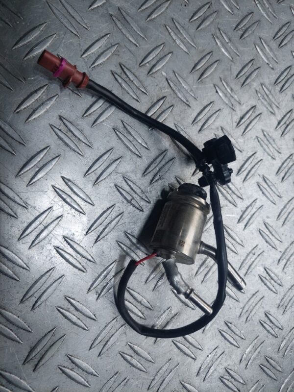 Injector Adblue Volkswagen Skoda Audi Seat 2.0 Tdi cod 05L131113G
