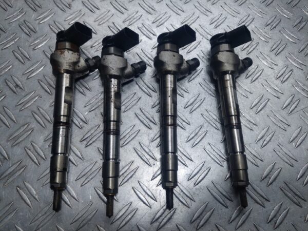 Injector Volkswagen Skoda Audi Seat 2.0 Tdi cod 0445110960 05L130277M