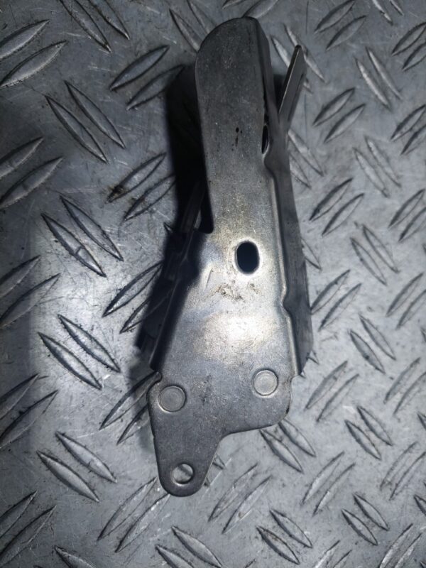 Suport evacuare Volkswagen Skoda Audi Seat 2.0 Tdi cod 05L131121M