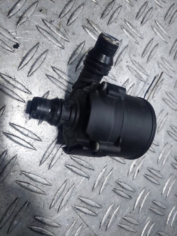 Pompa apa recirculare auxiliara BMW Mini Cooper 2.0 benzina cod 8605322 8605322-02 Pompa apa recirculare auxiliara BMW Mini Cooper 2.0 benzina cod 8605322 8605322-02