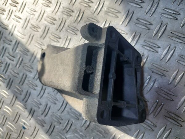 Suport motor stanga dreapta Mercedes C-Class W204 3.0 CDI cod A6422233004