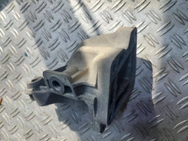Suport motor stanga dreapta Mercedes C-Class W204 3.0 CDI cod A6422233004
