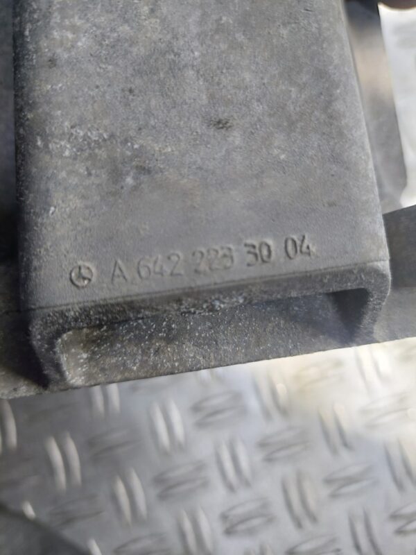 Suport motor stanga dreapta Mercedes C-Class W204 3.0 CDI cod A6422233004
