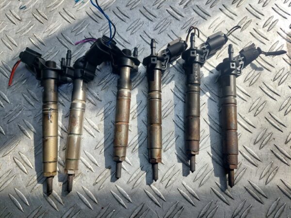 Injector Mercedes C-Class W204 3.0 CDI cod A6420701387 0445115064