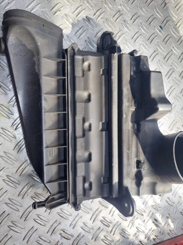 Carcasa filtru aer dreapta Mercedes C-Class W204 3.0 CDI cod A6420901601