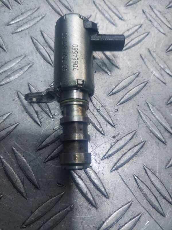 Electrovalva presiune ulei Peugeot Citroen 1.2 turbo THP euro 6 cod 9675081780 Electrovalva presiune ulei Peugeot Citroen 1.2 turbo THP euro 6 cod 9675081780