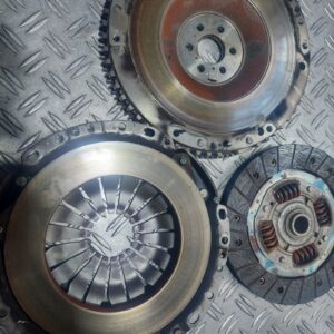 Kit ambreiaj complet Dacia Logan Sandero 1.0 SCE cod 302101852R