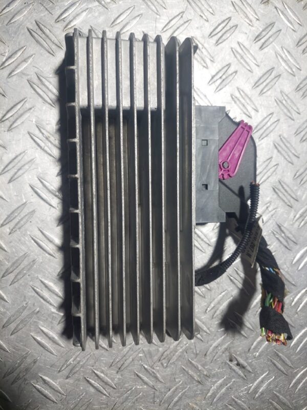 Amplificator Audio Audi A6 C6 an 2008 Cod 4F0910223M 4F0035223N