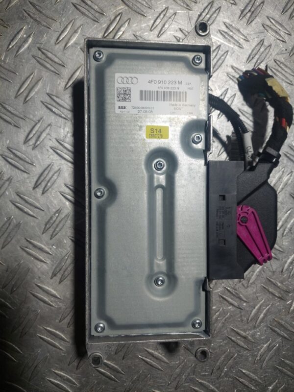 Amplificator Audio Audi A6 C6 an 2008 Cod 4F0910223M 4F0035223N