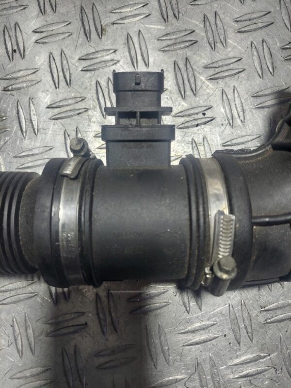 Debitmetru aer 1.9 d Fiat Suzuki Opel cu tubulatura cod 0281002618 55350048