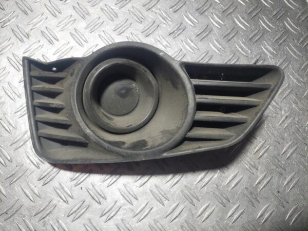 Grilă cu proiector stanga bară față Opel Tigra B cod 93162188