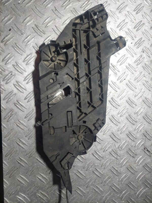 Suport far stanga Skoda Octavia 2 Cod RE17035202