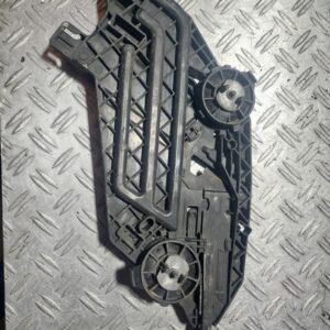Suport far stanga Skoda Octavia 2 Cod RE17035202