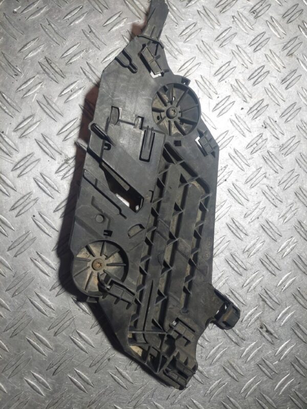 Suport far dreapta Skoda Octavia 2 Cod LI17035201