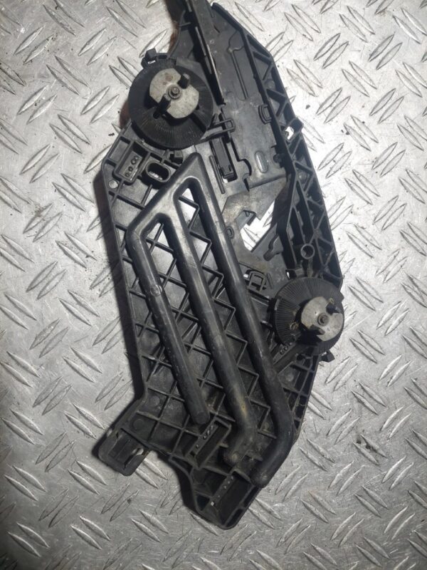 Suport far dreapta Skoda Octavia 2 Cod LI17035201