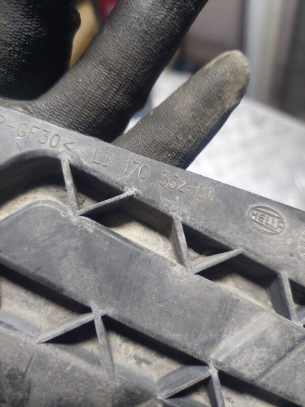 Suport far dreapta Skoda Octavia 2 Cod LI17035201