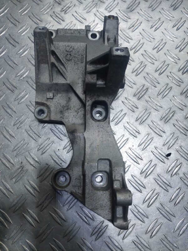 Suport accesorii motor Skoda Volkswagen Seat 1.4 TDI BNM cod 045903143E