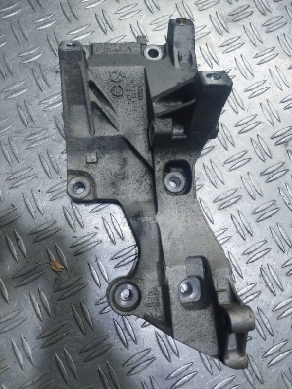 Suport accesorii motor Skoda Volkswagen Seat 1.4 TDI BNM cod 045903143E