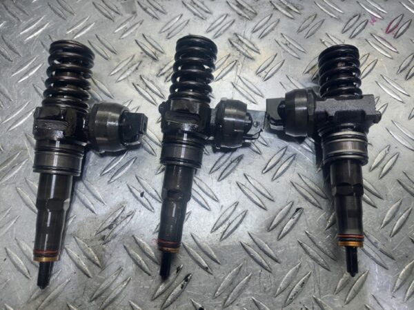 Injector Skoda Volkswagen Seat 1.4 TDI BNM cod 038130073AG 0414720215