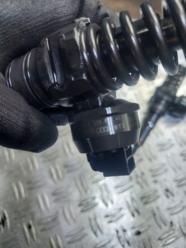 Injector Skoda Volkswagen Seat 1.4 TDI BNM cod 038130073AG 0414720215