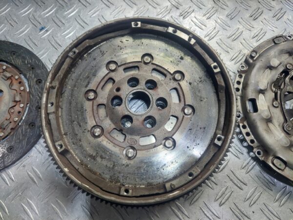 Kit ambreiaj complet Volkswagen Audi Skoda 2.0 FSI cod motor BVY 110 KW