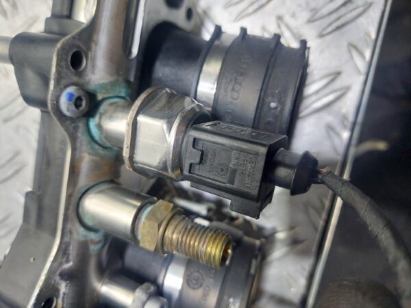 Regulator presiune rampa Volkswagen Audi Skoda 2.0 FSI BVY cod 0632919659