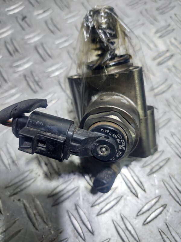 Pompa inalte EGR Volkswagen Audi Skoda 2.0 FSI BVY cod 06F127025D