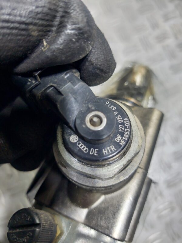 Pompa inalte EGR Volkswagen Audi Skoda 2.0 FSI BVY cod 06F127025D