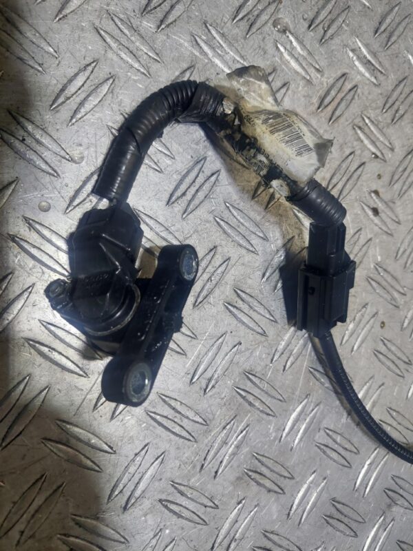 Senzor vibrochen Volvo S60 2.4d cod motor D5244T an 2009 cod 30637803 Senzor vibrochen Volvo S60 2.4d cod motor D5244T an 2009 cod 30637803