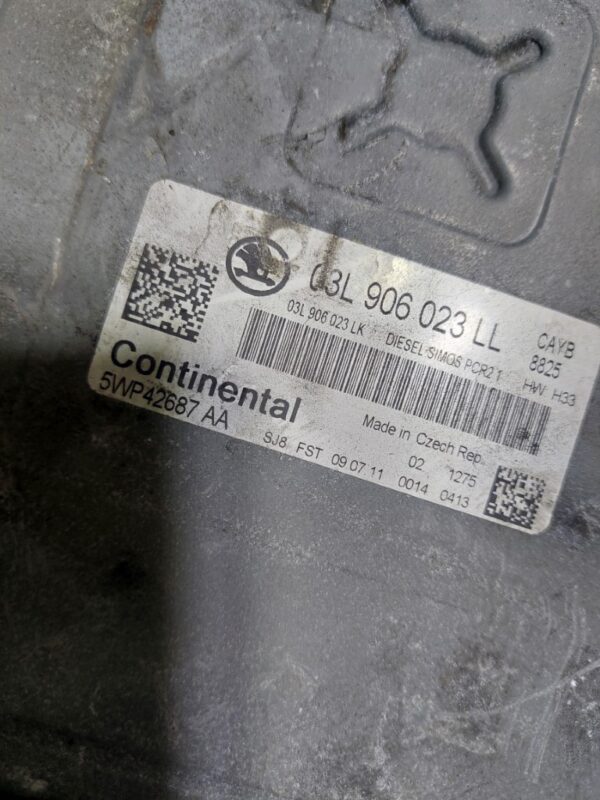 Calculator motor ECU Skoda Rapid Fabia 2011 cod 03L906023LL 1.6 TDI