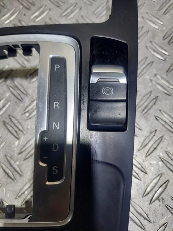 Consola centrala cu buton frana mana cod 8K0864261 Audi A5 8T